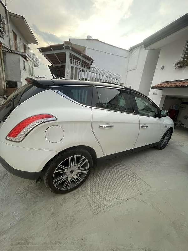 Usata Lancia Delta Gold 120 CV (88 kW) 2011 Utilitaria