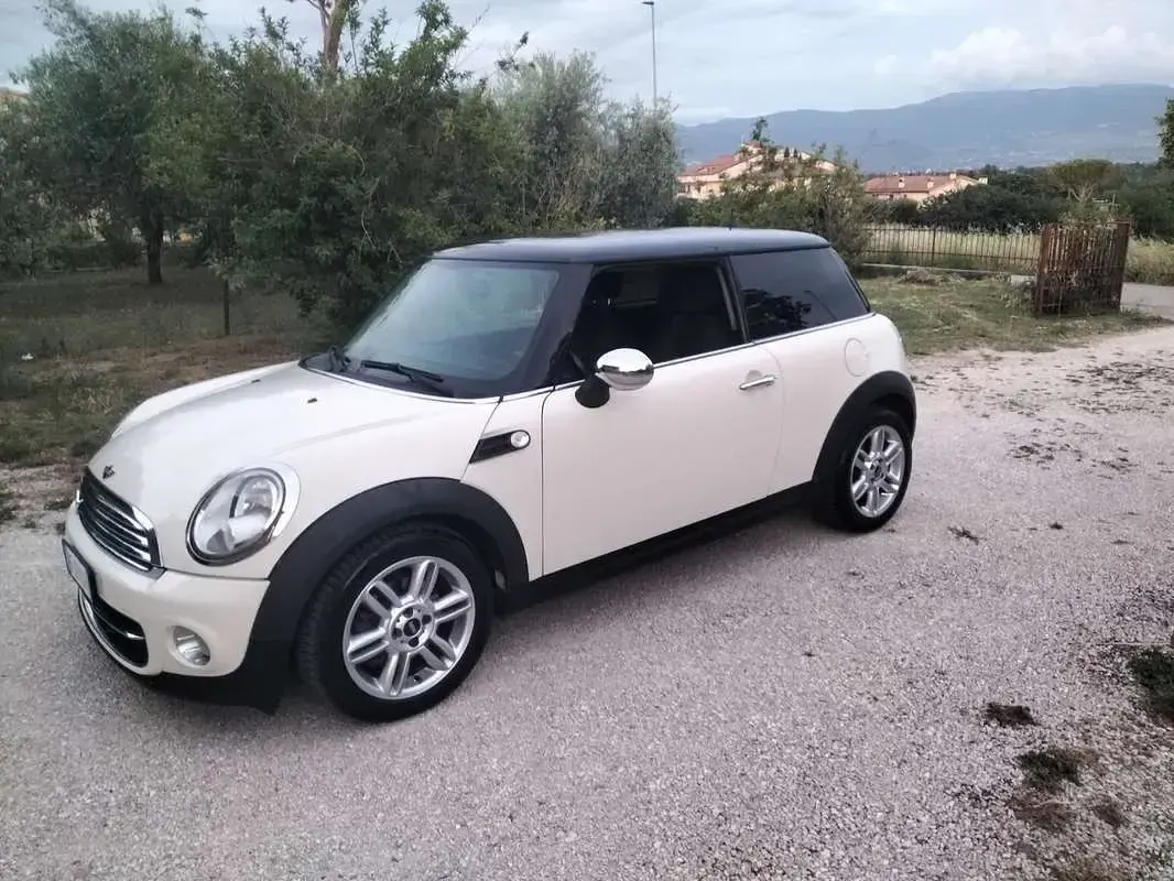 Usata Mini Cooper D 112 CV (82 kW) 2010 Utilitaria