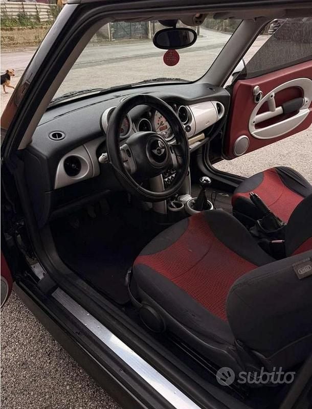 Begagnad Mini Cooper 75 HK (55 kW) 2004 Svart Halvkombi