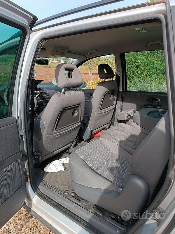 Usata Seat Alhambra Reference 140 CV (102 kW) 2010 Argento Monovolume