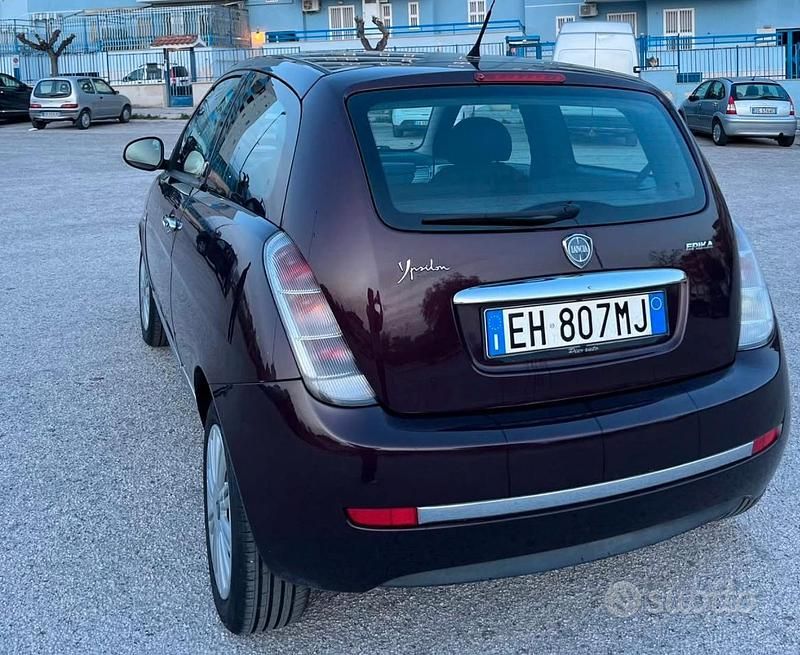 Usata Lancia Ypsilon 70 CV (51 kW) 2011 Marrone Utilitaria