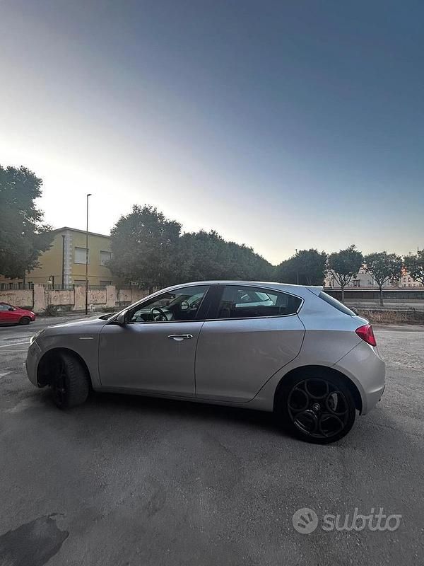 Usata Alfa Romeo Giulietta 120 CV (88 kW) 2016 Grigio Utilitaria