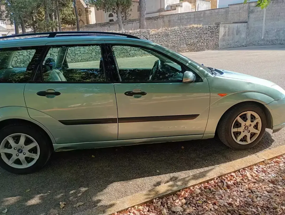 Usata Ford Focus SE 90 CV (66 kW) 2001 Verde Station wagon