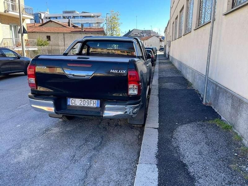 Usata Toyota HiLux Executive 150 CV (110 kW) 2018 Nero Pick-up