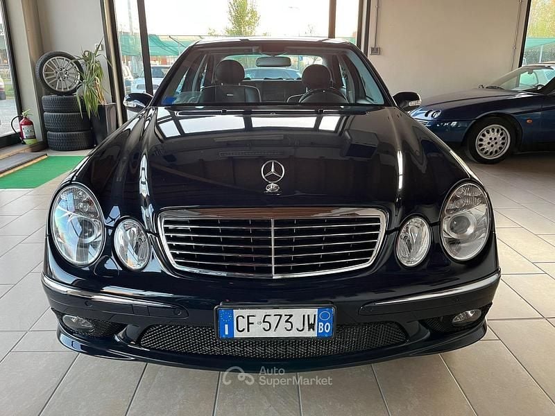 Usata Mercedes E55 AMG AMG 476 CV (350 kW) 2003 Blu/azzurro Berlina