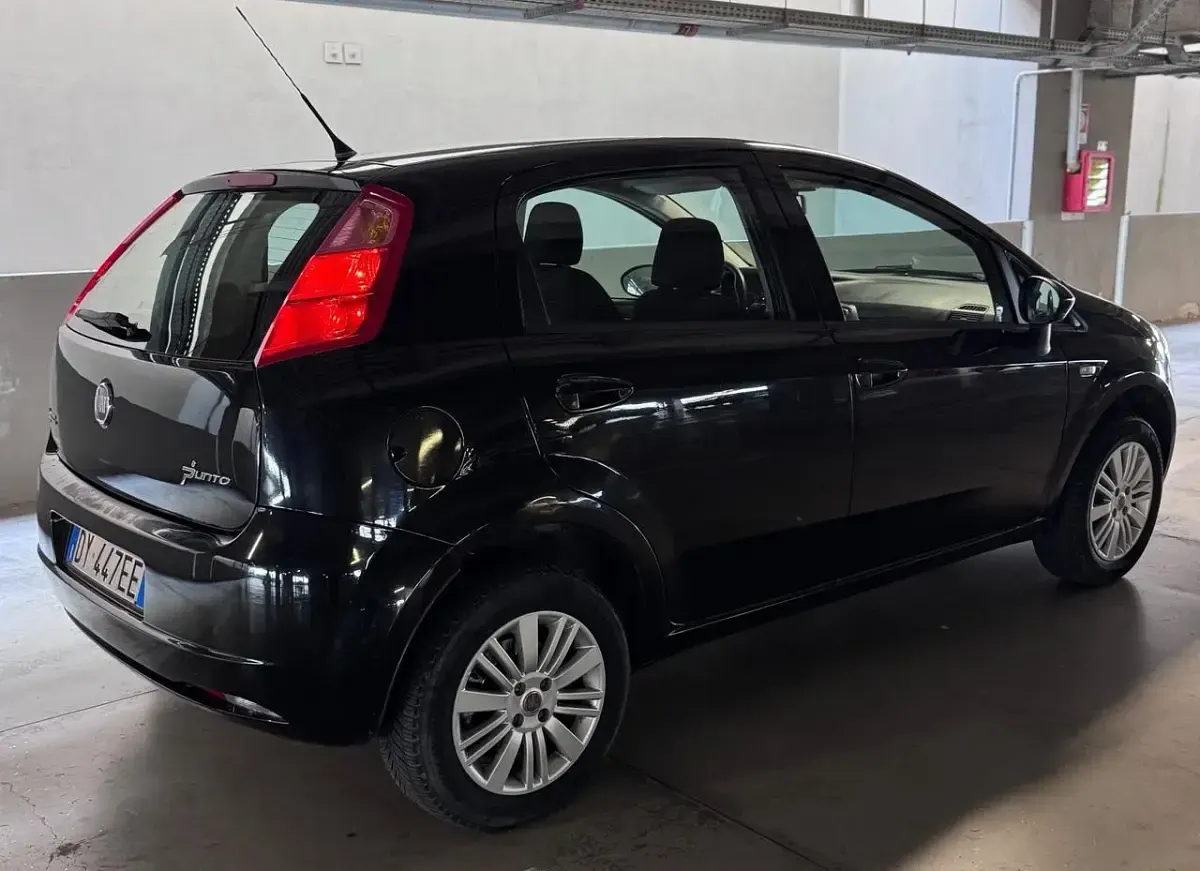 Usata Fiat Grande Punto Dynamic 77 CV (56 kW) 2009 Nero Utilitaria