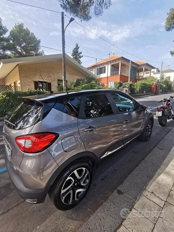 Usata Renault Captur 90 CV (66 kW) 2014 Grigio SUV