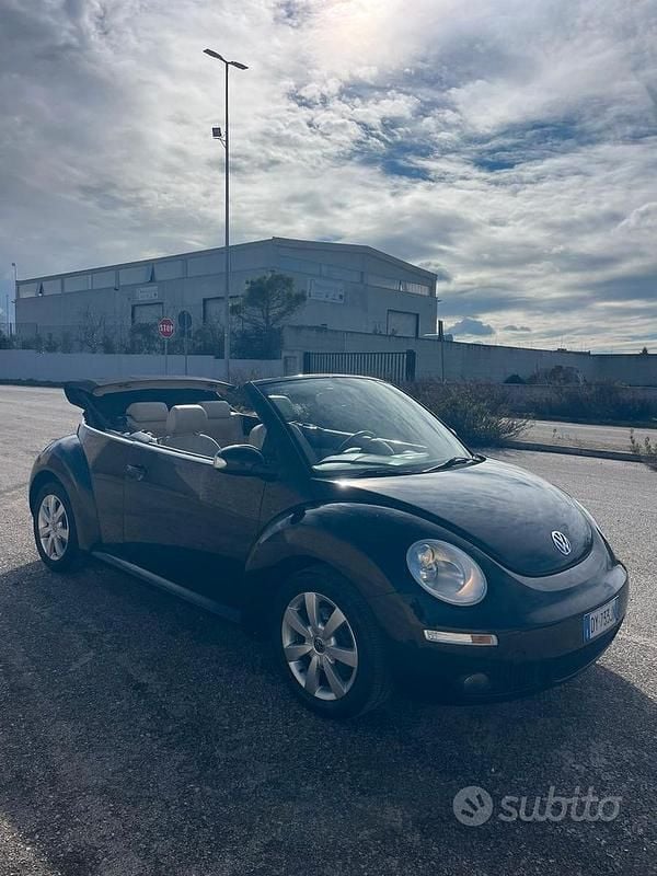 Usata VW New Beetle 102 CV (75 kW) 2006 Nero Utilitaria
