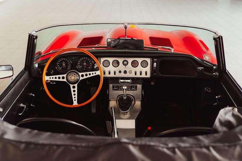 Usata Jaguar E-Type 265 CV (194 kW) 1963 Rosso Cabrio