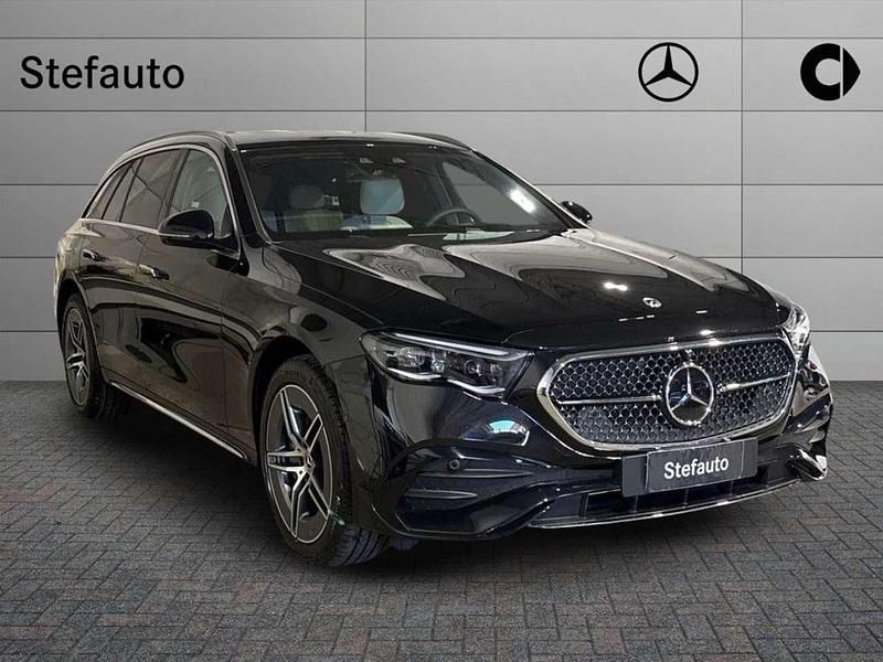 Nero ossidiana Nuova 2025 Mercedes E220 Advanced Plus Station wagon | 71.900 € (Buon prezzo) - Immagine 1/4
