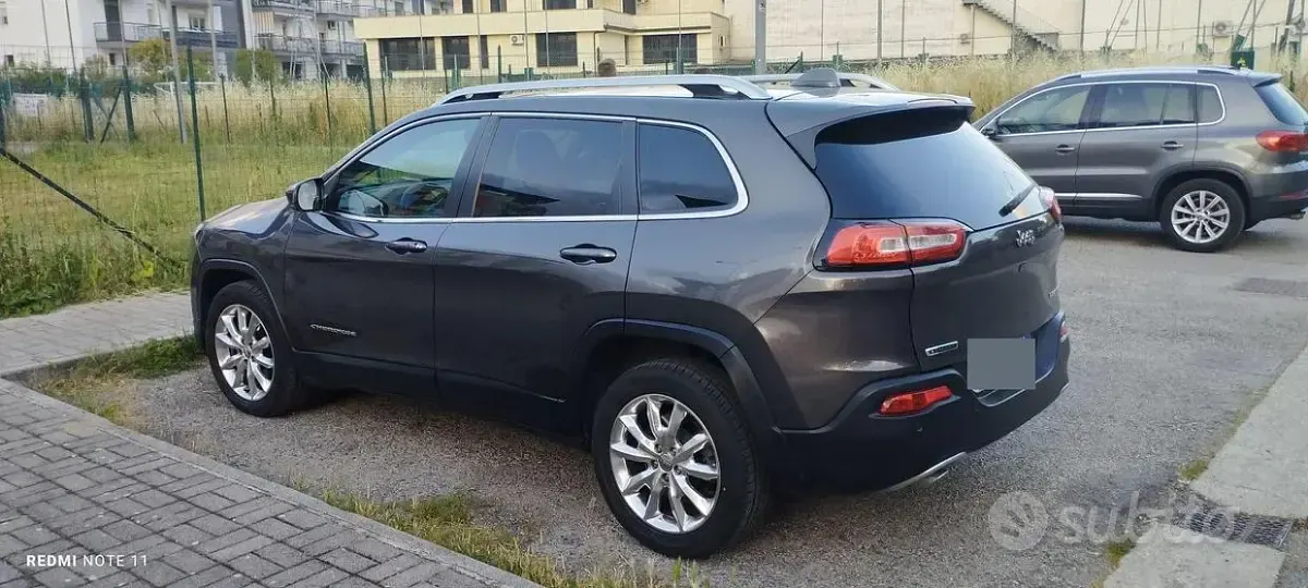 Usado Jeep Cherokee 140 CV (102 kW) 2014 Gris SUV