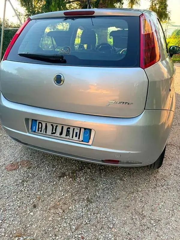 Usata Fiat Grande Punto Active 75 CV (55 kW) 2008 Argento Utilitaria