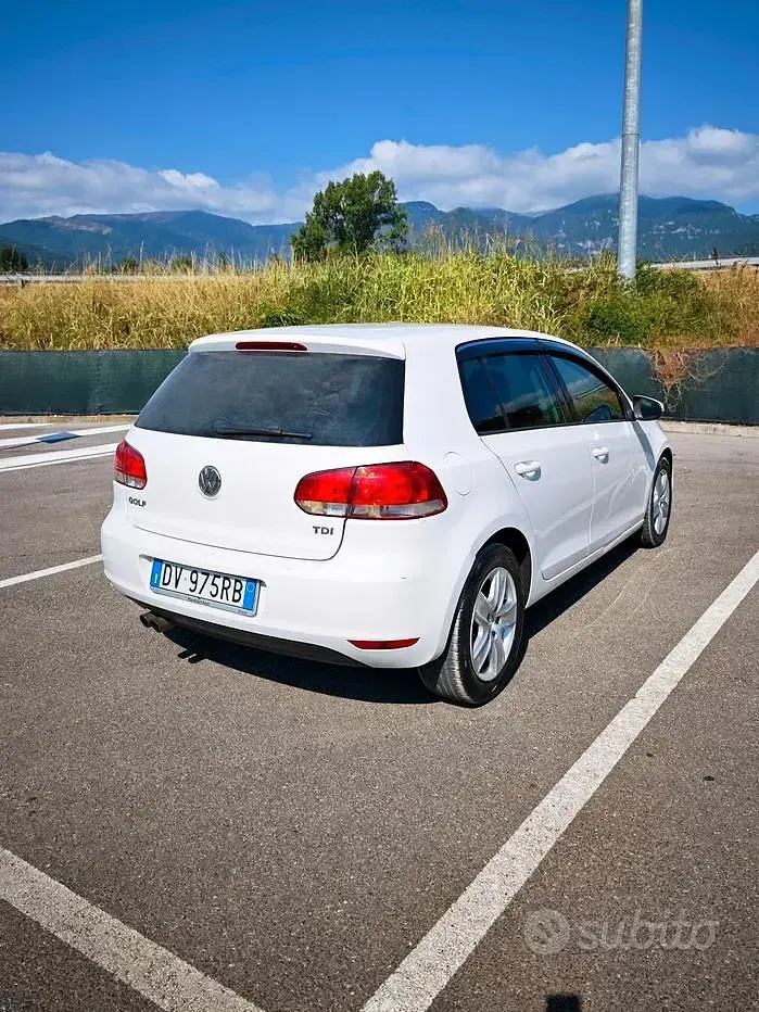 Usata VW Golf VI Comfortline 110 CV (80 kW) 2009 Bianco Utilitaria