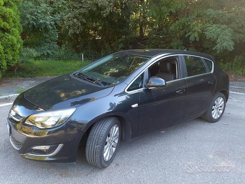 Nero Usata 2015 Opel Astra S Tre volumi | 5500 € (Super prezzo) - Immagine 1/4