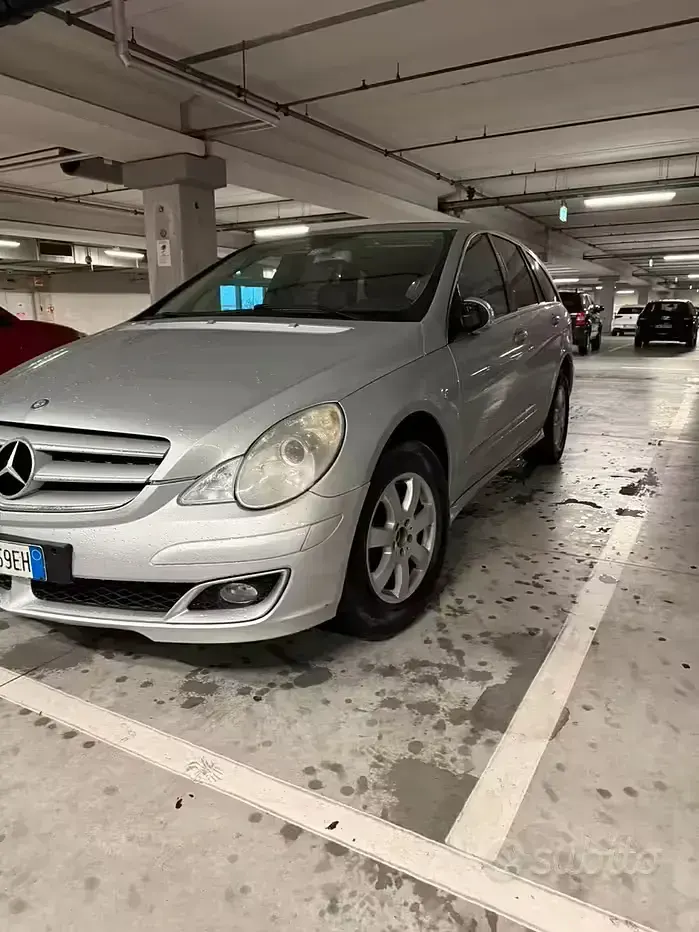 Usata Mercedes R320 224 CV (164 kW) 2006 Grigio Station wagon
