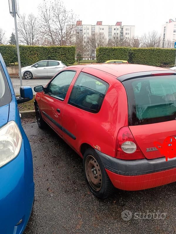 Usata Renault Clio II 2001 Rosso Utilitaria
