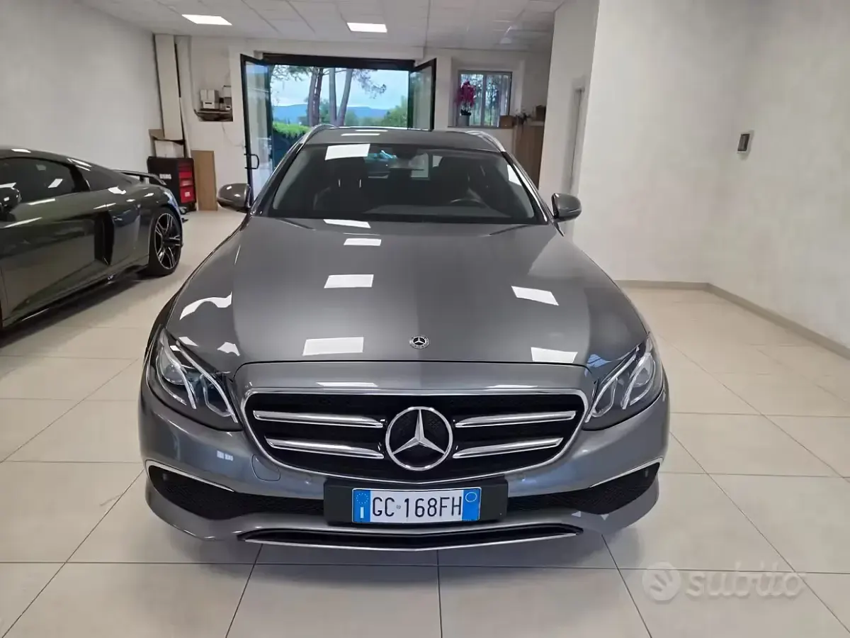 Usata Mercedes E200 Premium Plus 160 CV (117 kW) 2020 Grigio Berlina