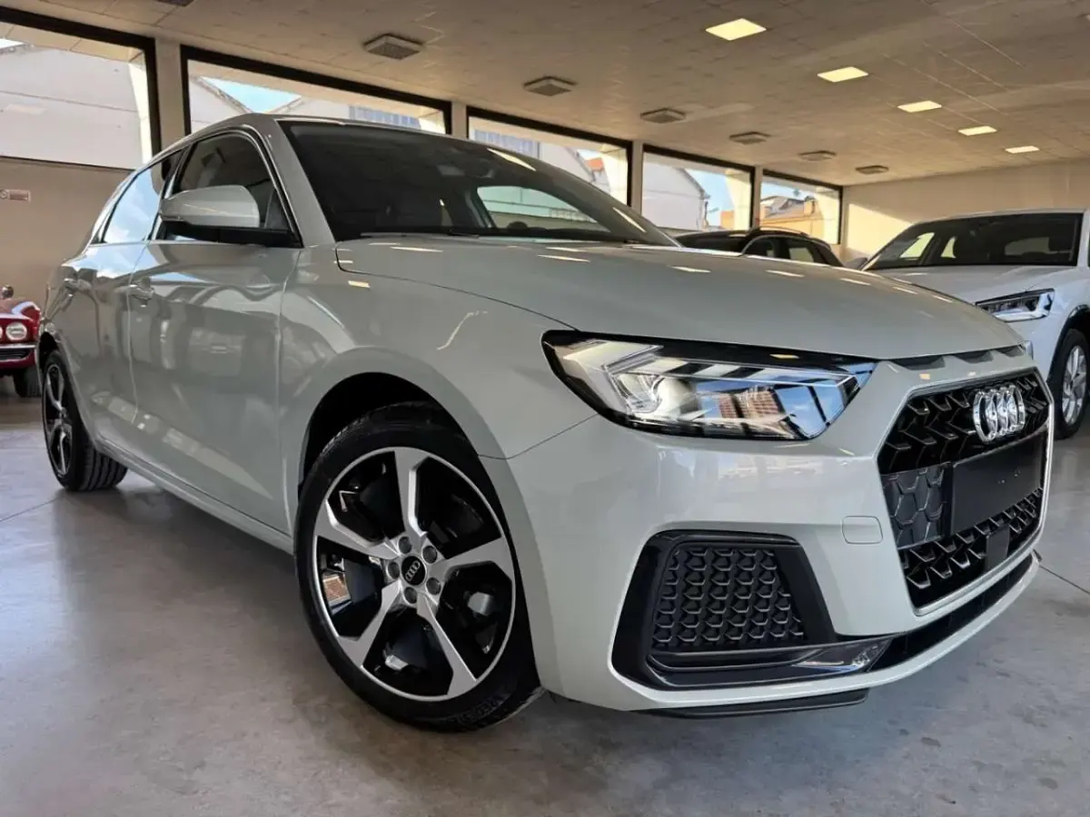 Usata Audi A1 Advanced Plus 116 CV (85 kW) 2025 Argento cavo metallizzato SUV
