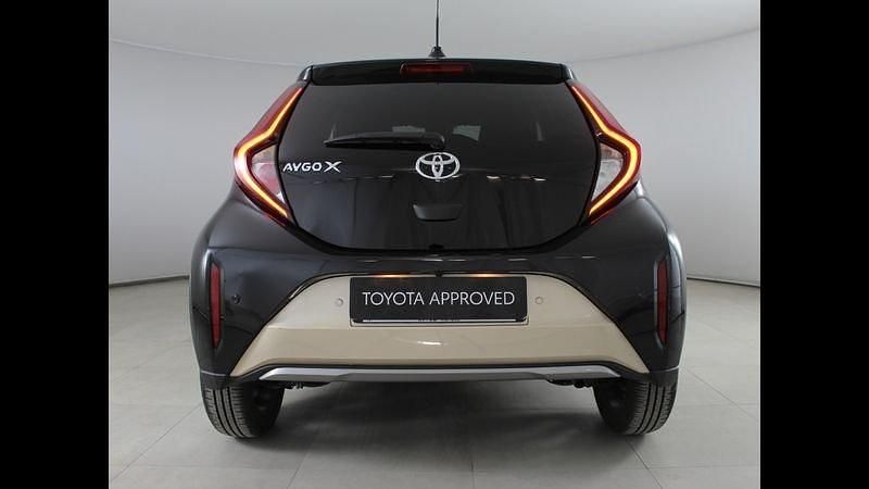 Usata Toyota Aygo X Lounge 72 CV (52 kW) 2023 Beige SUV
