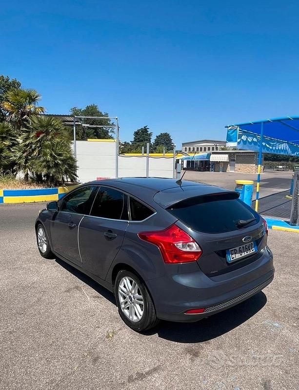 Usata Ford Focus 115 CV (84 kW) 2012 Grigio Berlina