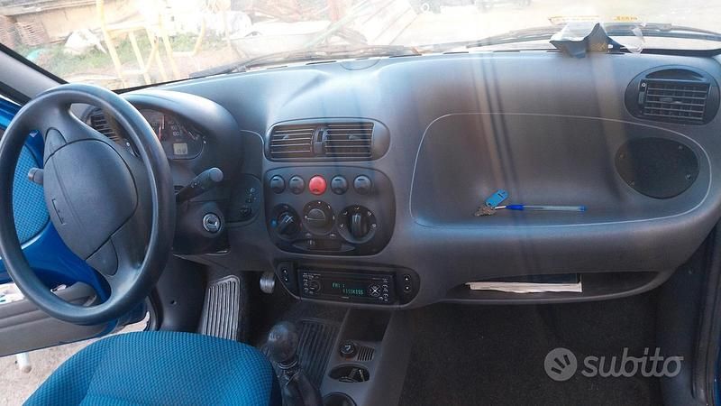 Blu Usata 2002 Fiat 600 Tre volumi | 1200 € (Buon prezzo) - Immagine 1/4