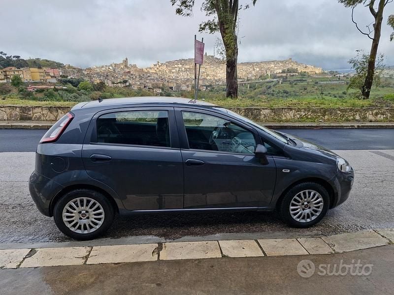Usata Fiat Punto Street 75 CV (55 kW) 2014 Grigio Utilitaria