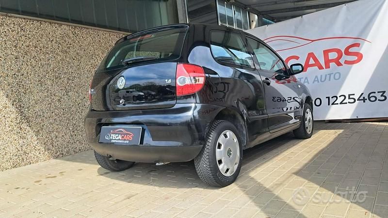 Usata VW Fox 75 CV (55 kW) 2006 Nero Utilitaria