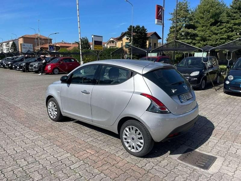 Usata Lancia Ypsilon Silver 69 CV (50 kW) 2014 Grigio Utilitaria