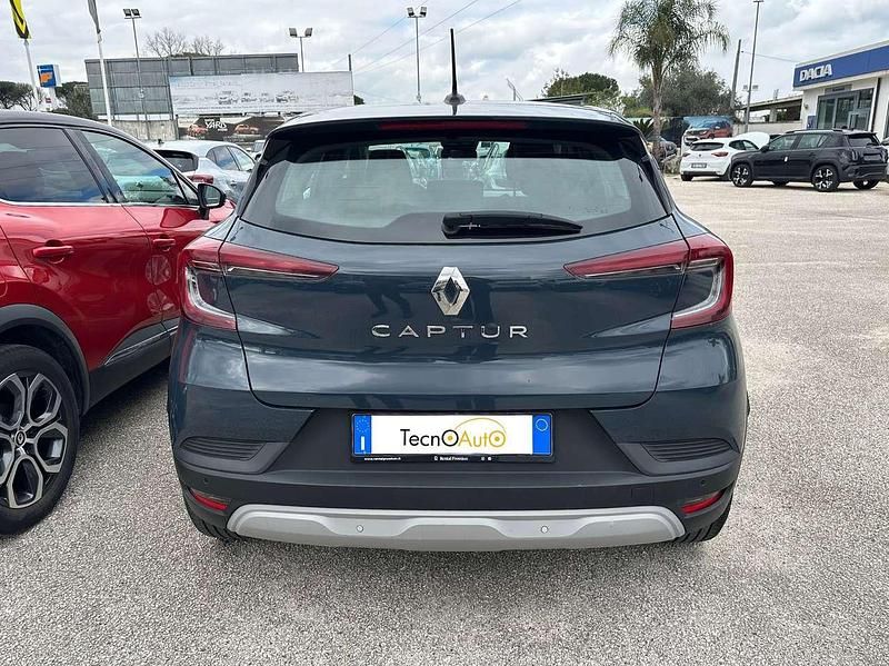 Usata Renault Captur Equilibre 101 CV (74 kW) 2023 Blu marine SUV