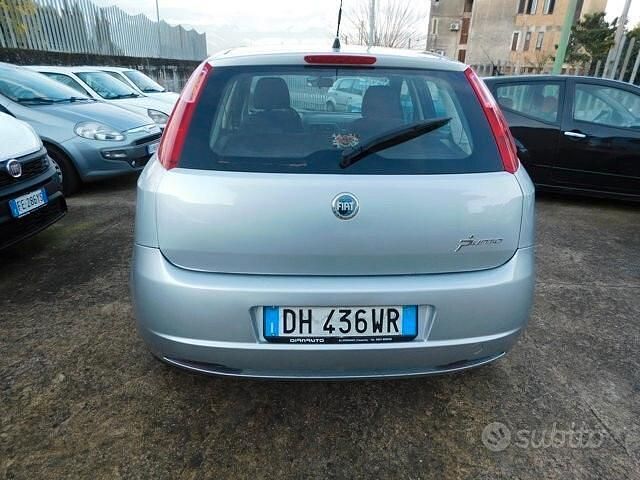Usata Fiat Grande Punto Dynamic 65 CV (47 kW) 2007 Grigio Utilitaria