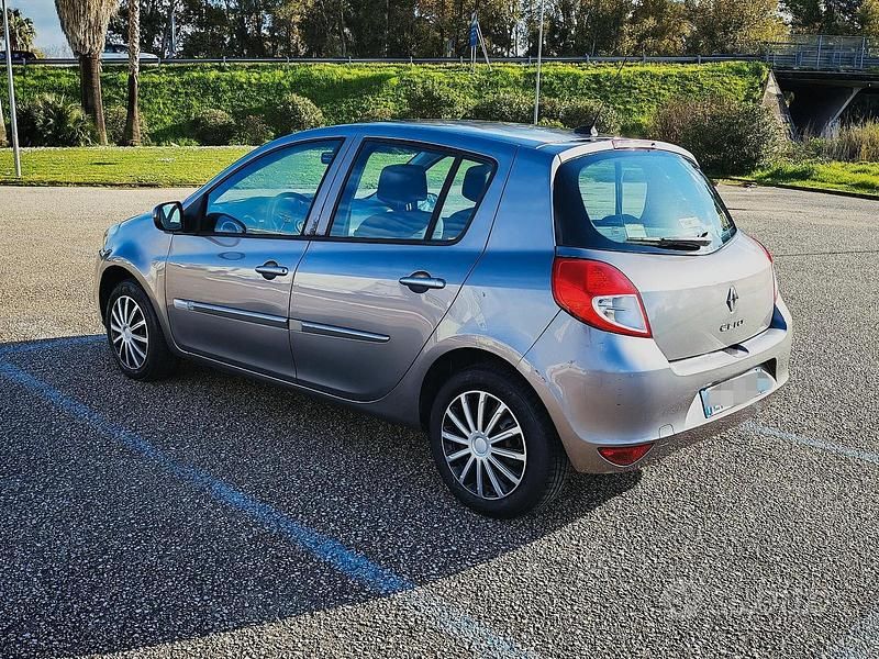 Usata Renault Clio II 75 CV (55 kW) 2011 Grigio Utilitaria