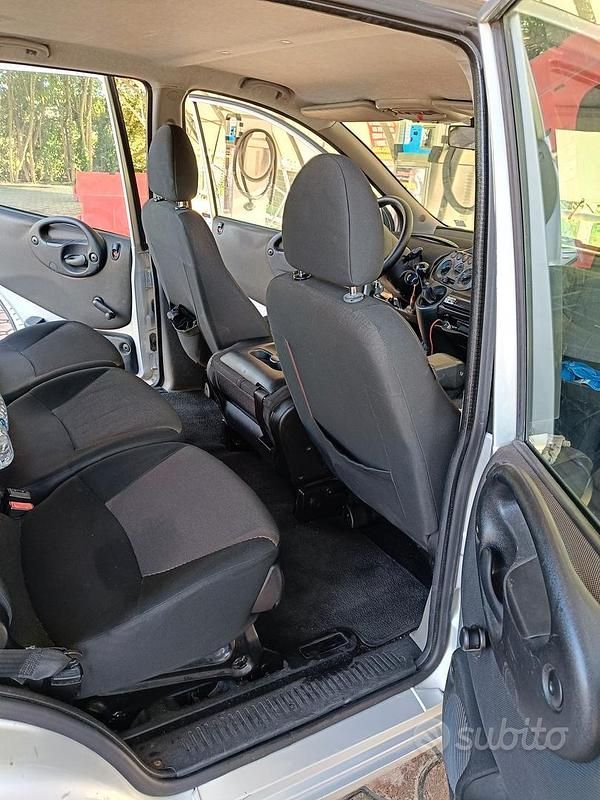 Usata Fiat Multipla 120 CV (88 kW) 2010 Grigio Monovolume