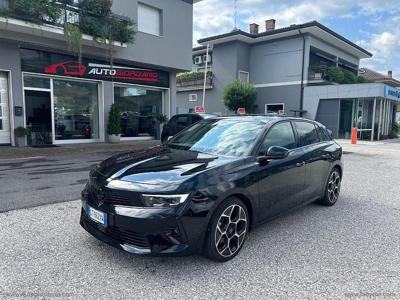 Usata Opel Astra Ultimate 131 CV (96 kW) 2024 Nero Berlina