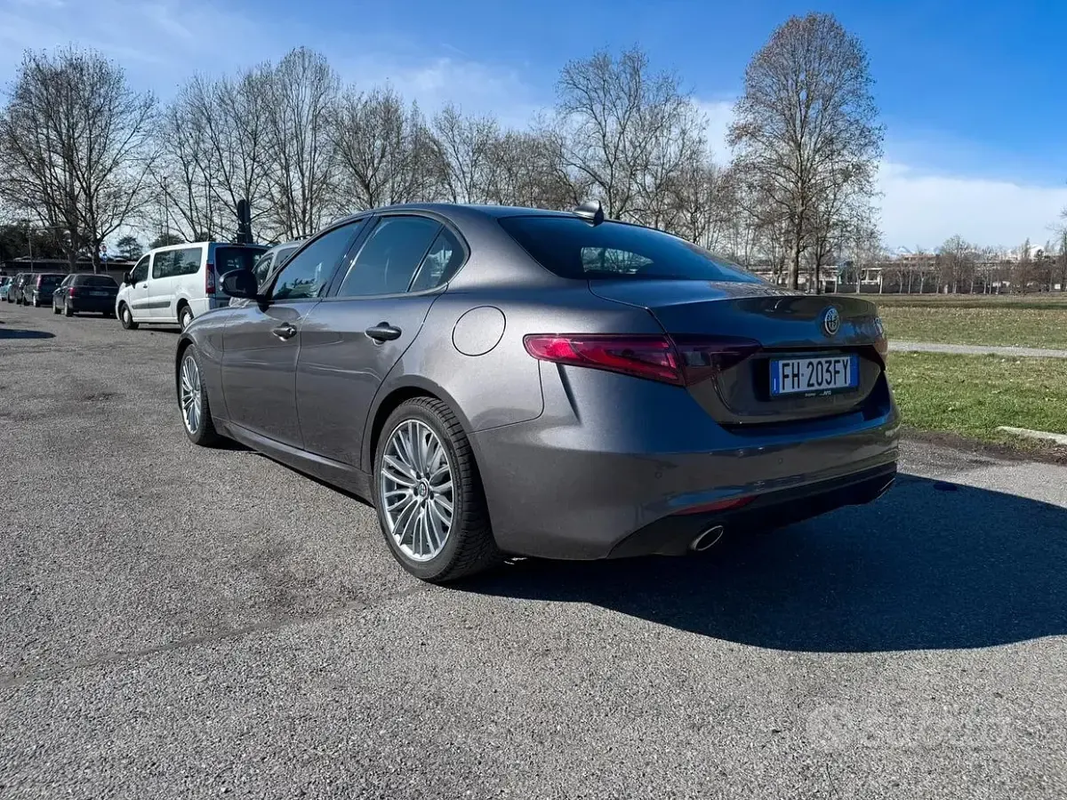 Usata Alfa Romeo Giulia Business 180 CV (132 kW) 2017 Grigio Berlina