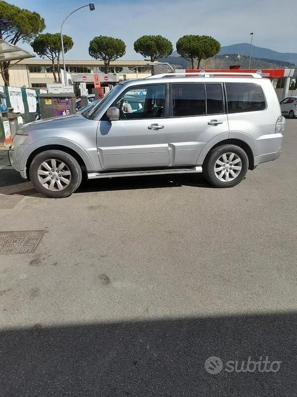Argento Usata 2011 Mitsubishi Pajero Instyle SUV | 14.900 € (Super prezzo) - Immagine 1/4