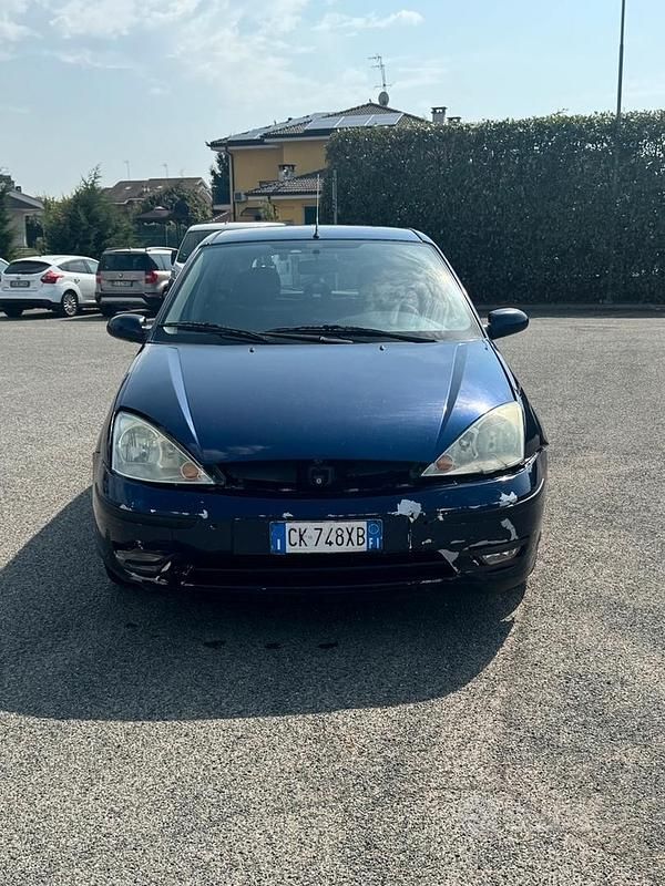 Usata Ford Focus 90 CV (66 kW) 2003 Blu Berlina