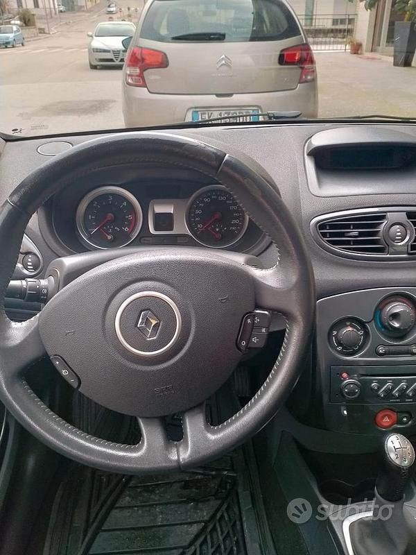 Usata Renault Clio II LE 86 CV (63 kW) 2007 Grigio Berlina