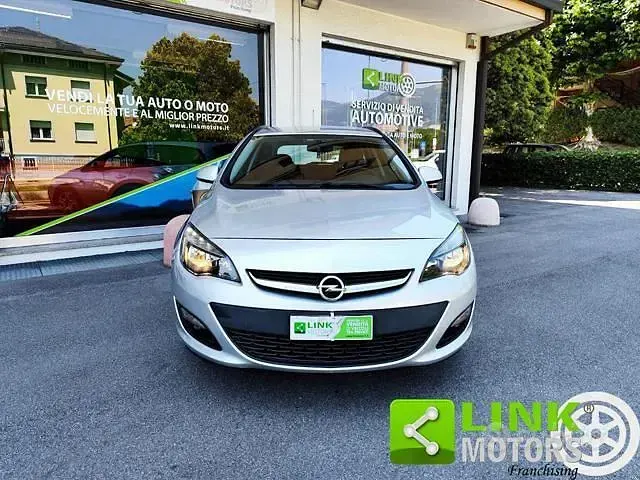 Usata Opel Astra 140 CV (102 kW) 2015 Grigio Station wagon