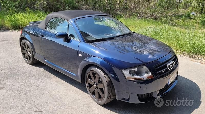 Usata Audi TT Roadster Ambiente 250 CV (183 kW) 2004 Blu Cabrio