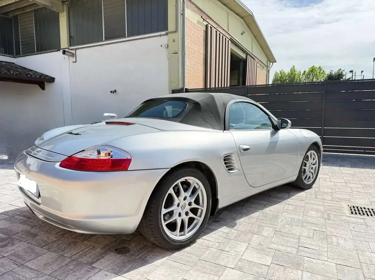 Second-hand Porsche Boxster 228 CP (167 kW) 2003 Argintiu Cabrio