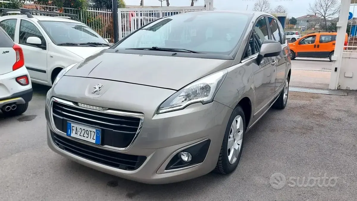 Usata Peugeot 5008 Allure 120 CV (88 kW) 2015 Marrone Monovolume