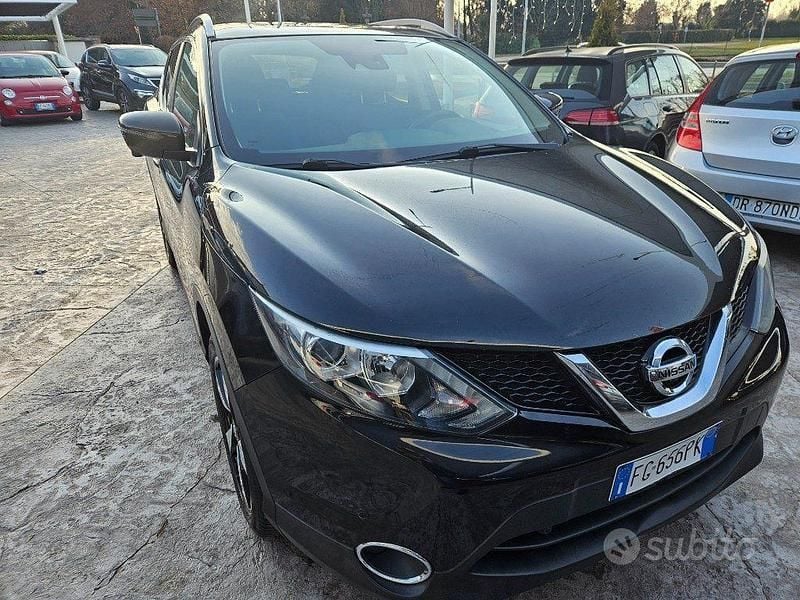 Usata Nissan Qashqai Tekna 110 CV (80 kW) 2015 Grigio scuro metallizzato SUV