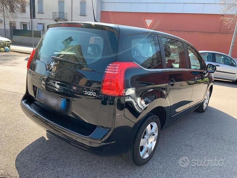 Usata Peugeot 5008 150 CV (110 kW) 2011 Nero Monovolume