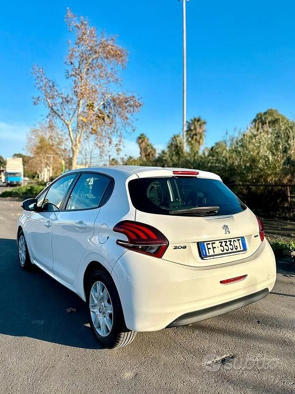 Usata Peugeot 208 75 CV (55 kW) 2016 Utilitaria