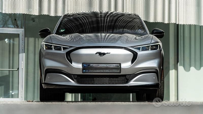 Usata Ford Mustang Mach-E Premium 242 kW (330 CV) 2022 Grigio SUV