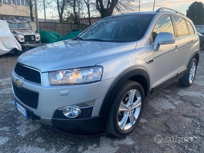 Grigio Usata 2012 Chevrolet Captiva LTZ SUV | 6800 € (Buon prezzo) - Immagine 1/4