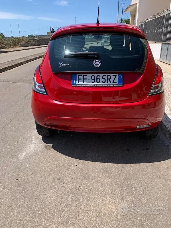 Usata Lancia Ypsilon 60 CV (44 kW) 2016 Rosso Utilitaria