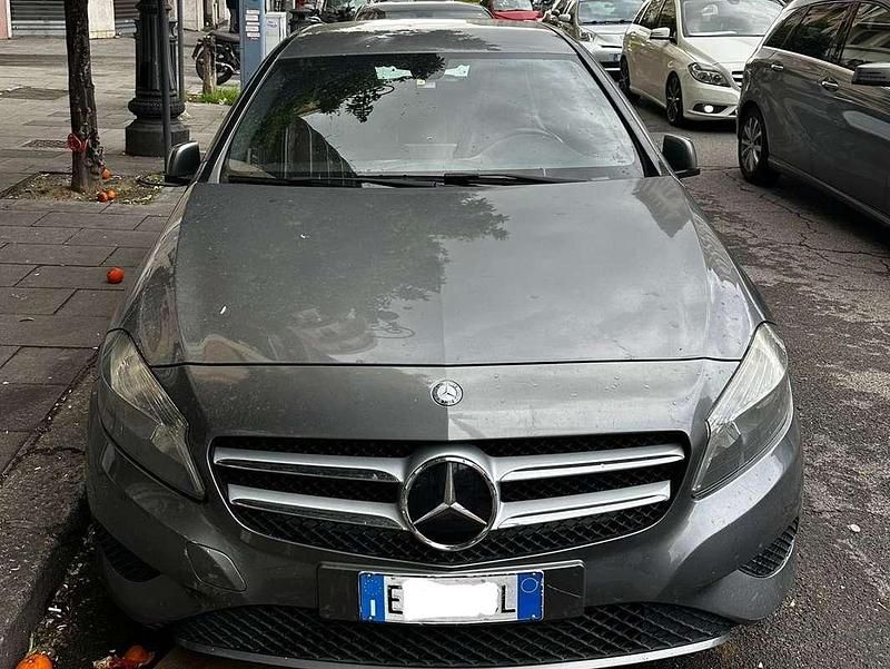 Usata Mercedes A180 109 CV (80 kW) 2011 Grigio Monovolume