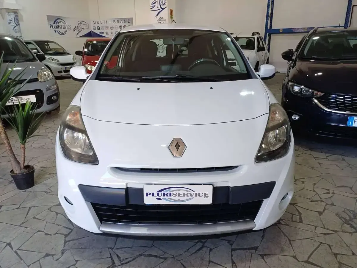 Usata Renault Clio III Dynamique 75 CV (55 kW) 2012 Bianco Berlina