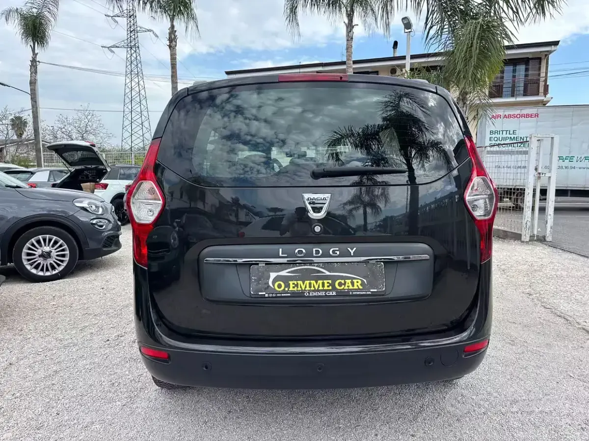 Usata Dacia Lodgy Lauréate 110 CV (80 kW) 2017 Nero Monovolume